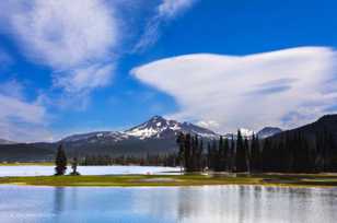 Brokentop over Sparks Lake-4105.jpg Brokentop over Sparks Lake-4105.jpg